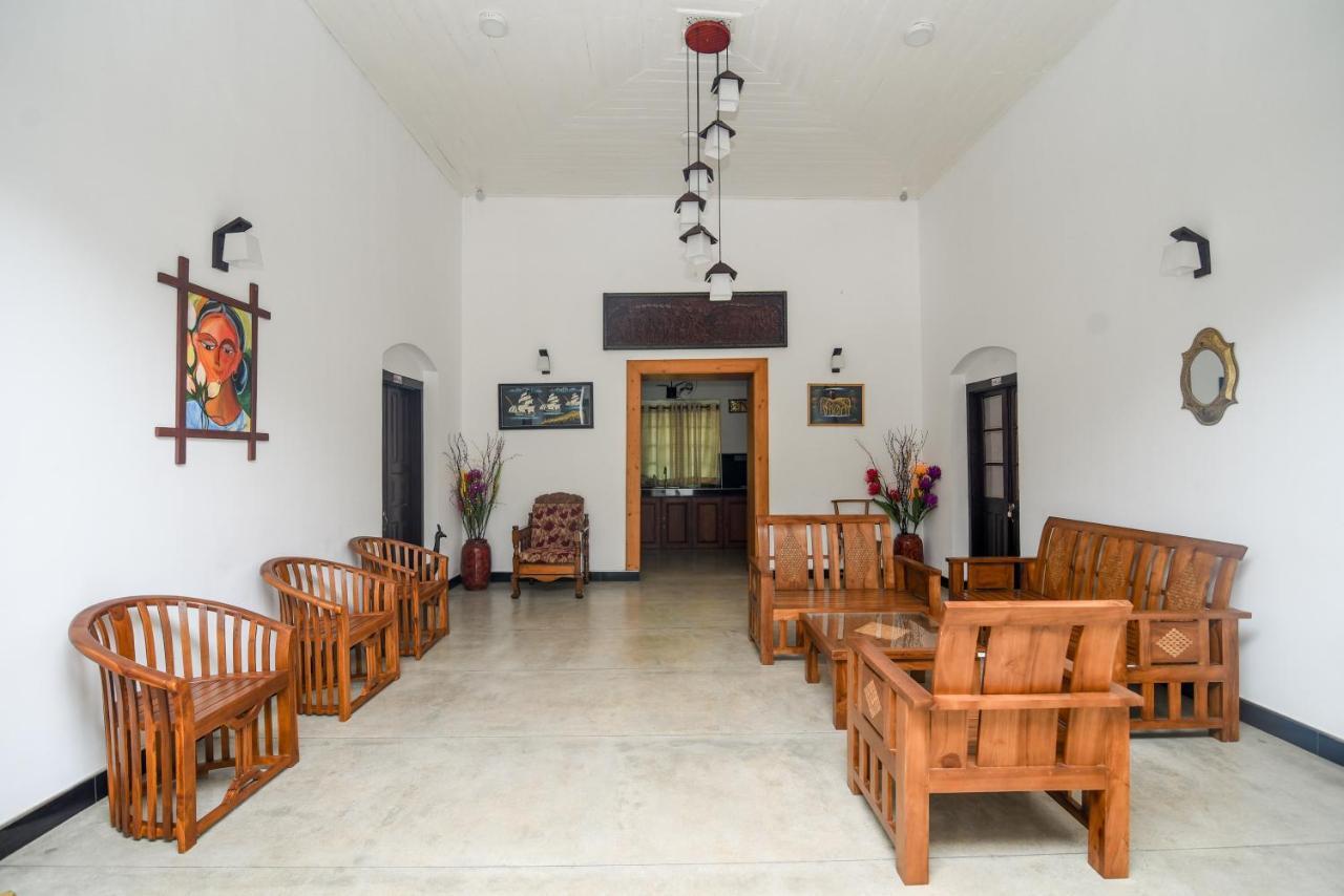 Man Mountain Villa Matale Eksteriør billede